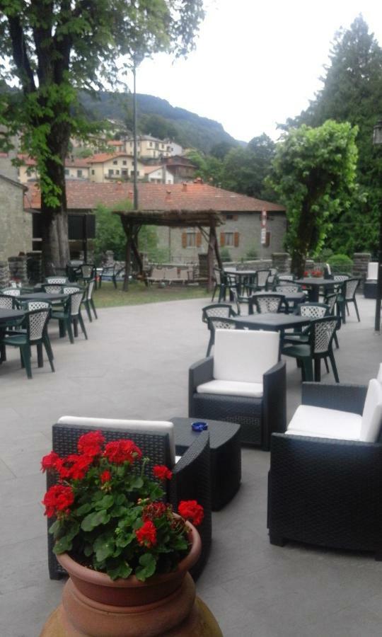 La Foresta Albergo Ristorante Pizzeria Badia Prataglia Exterior photo